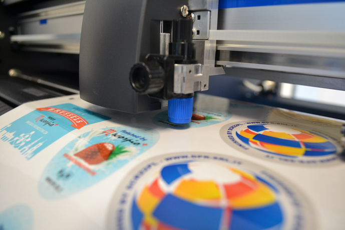 Virgo compact desktop label finishing system knife cutter